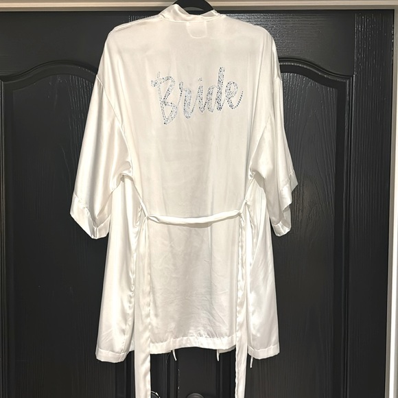 VICTORIA’S SECRET BRIDE ROBE NWOT! - Picture 1 of 3